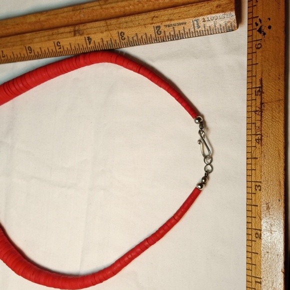 Interesting red wood graduated beaded black corded shell & painted fish … - Picture 8 of 8